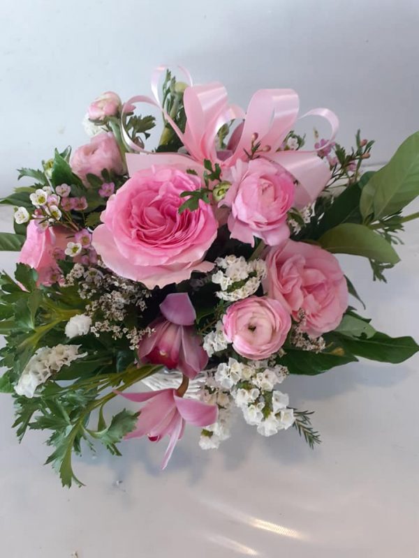 BK-006 Pink roses mixed with lisianthus and small decoration